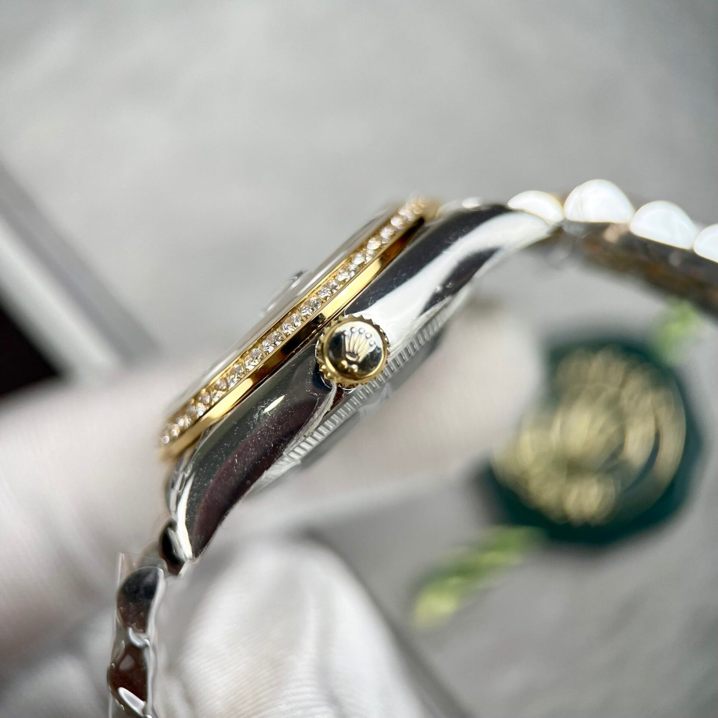 Rolex Best Replica Watch DateJust Mother of Pearl Dial Demi Gold Dial 31mm Clone