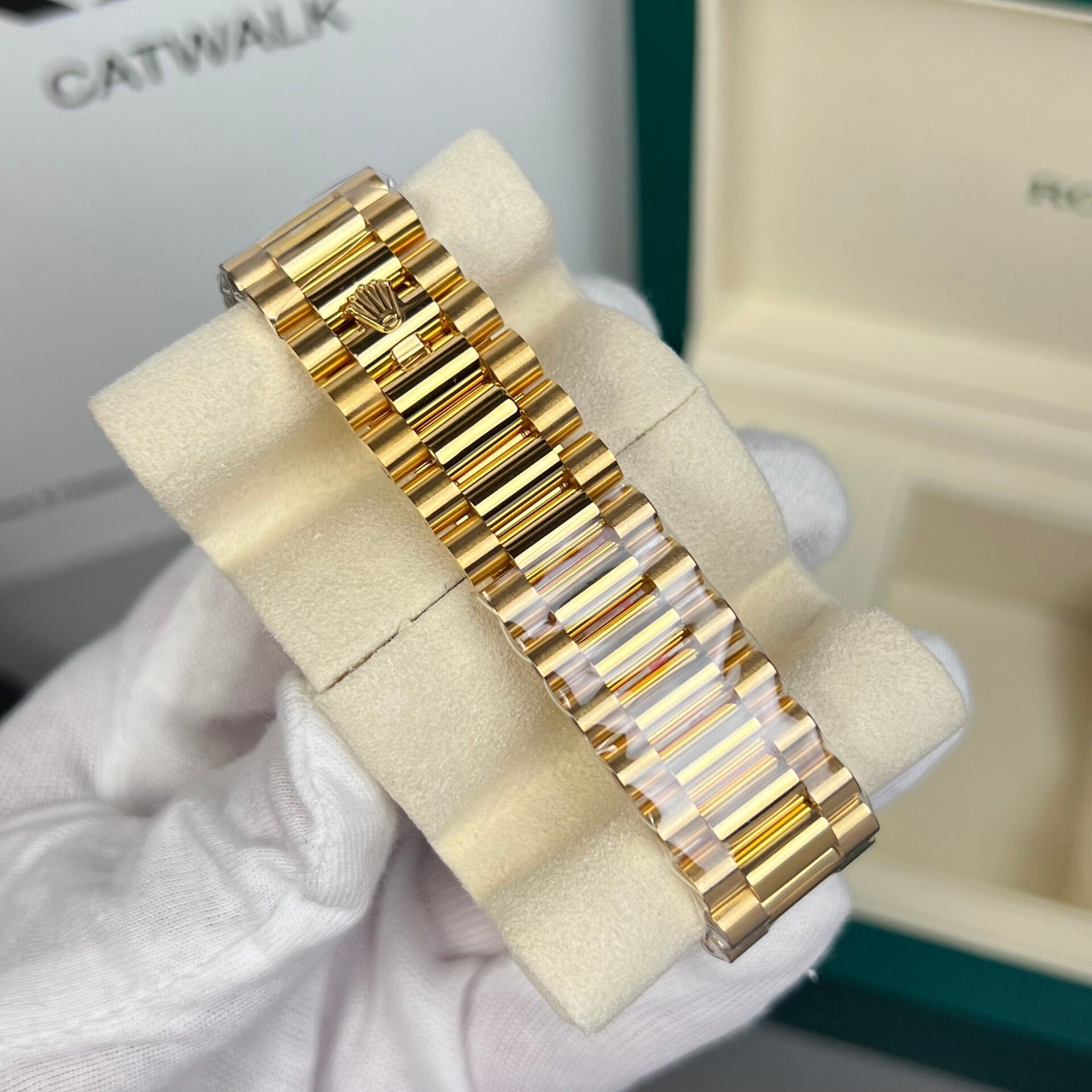 Rolex Day-Date Replica Watch 18K Gold Wrapped Black Dial With Diamond Bezel GM V2 40mm