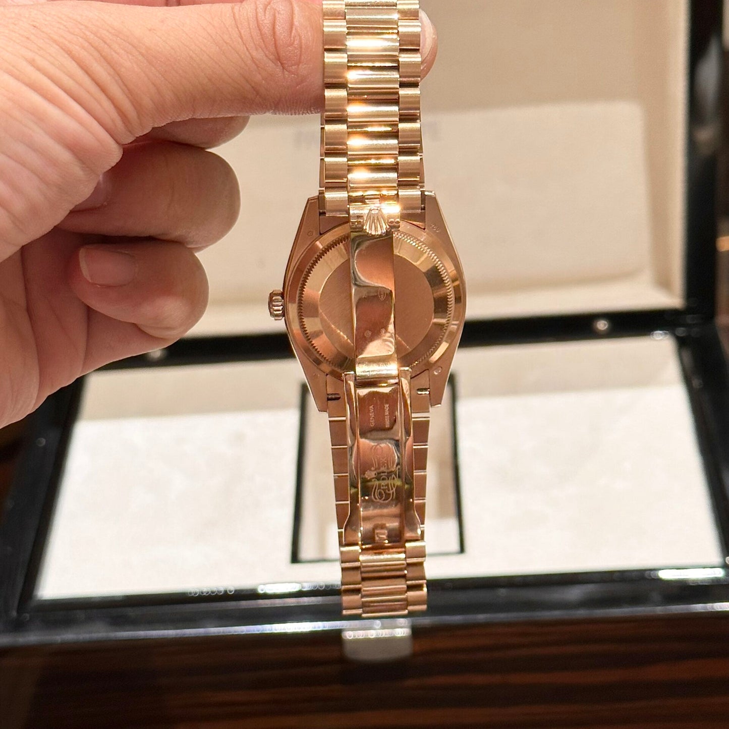 Rolex Day-Date Mother of Pearl Replica Watch Rose Gold EW Factory 36mm