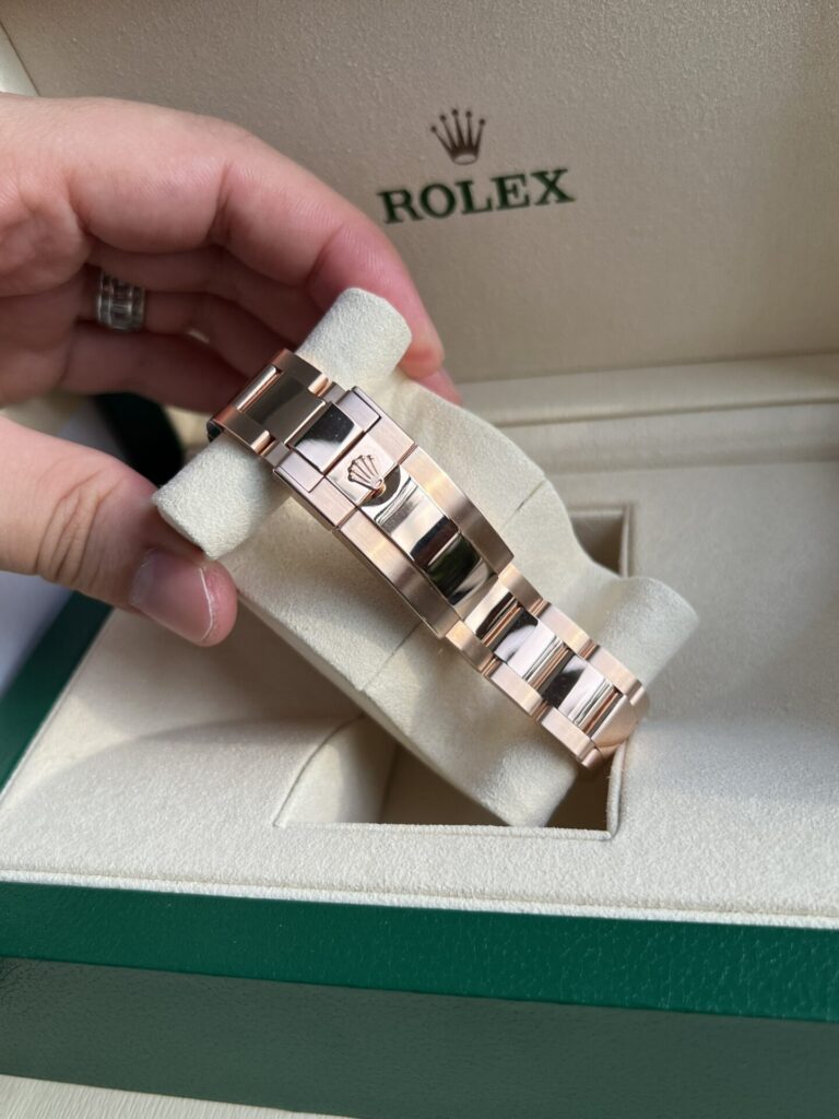Rolex Daytona Rainbow Replica Watch Gold Wrapped Moissanite TW Factory 40mm