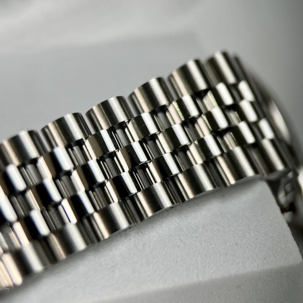Rolex Replica Watch DateJust Dial Mother Of Pearl Moissanite Diamonds 41mm Clone