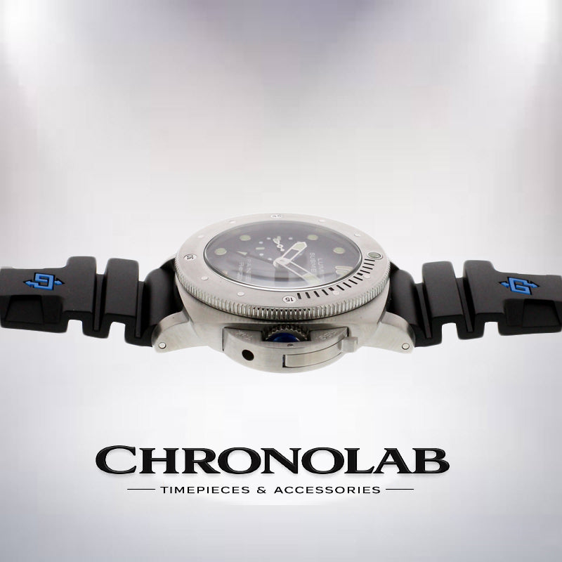Panerai Luminor Submersible PAM00371 replica automatic watch side profile crown guard rubber strap – chronolab.gr