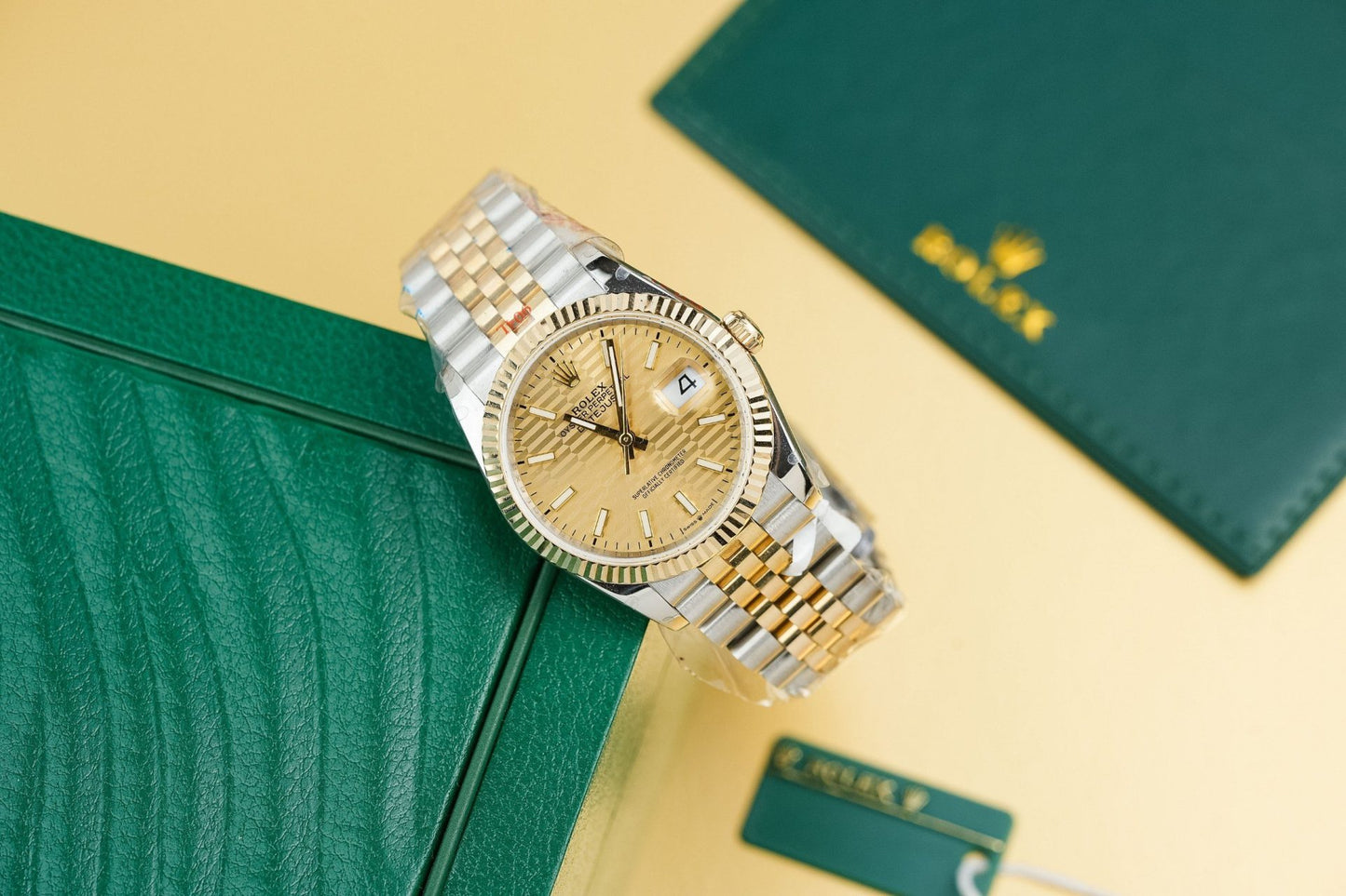 Rolex Best Replica Watch DateJust 126233 Yellow Champagne Fluted Dial Gold Wrapped  36mm Clone