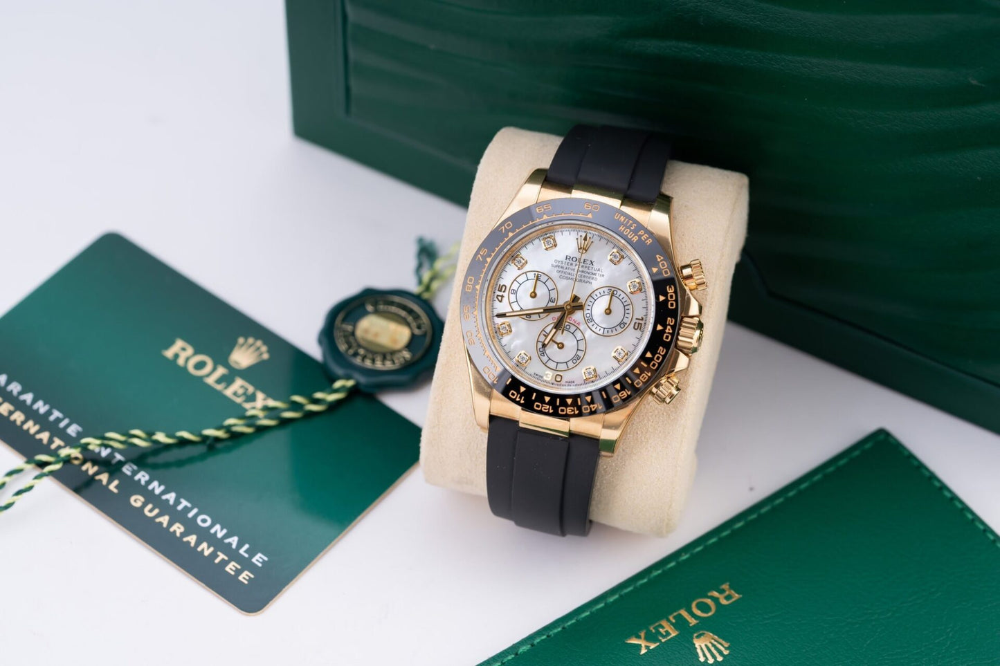 Rolex Cosmograph Daytona Custom Mother Of Pearl & Moissanite Diamonds Dial 40mm Clone