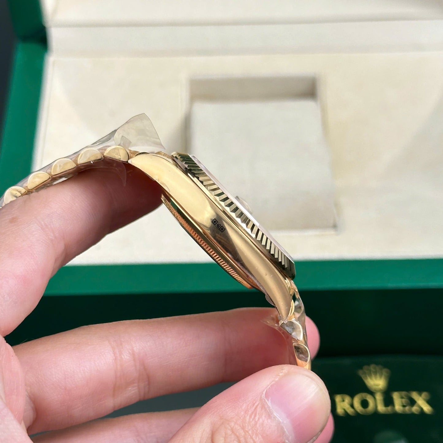 Rolex Day-Date 228238 Replica Watch Yellow Dial President Strap AR Factory 40mm