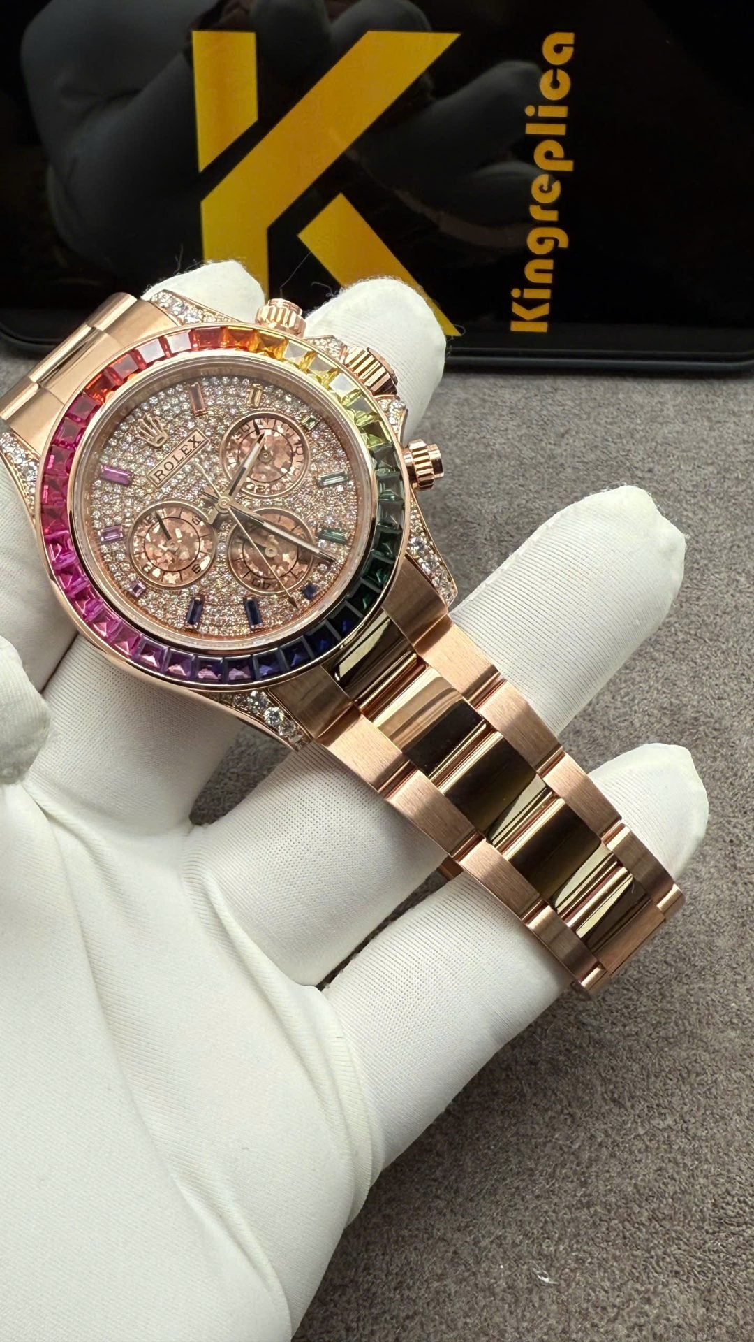 Rolex Daytona Rainbow Watch Crafted in Solid Gold with 40mm Natural Diamonds Clone