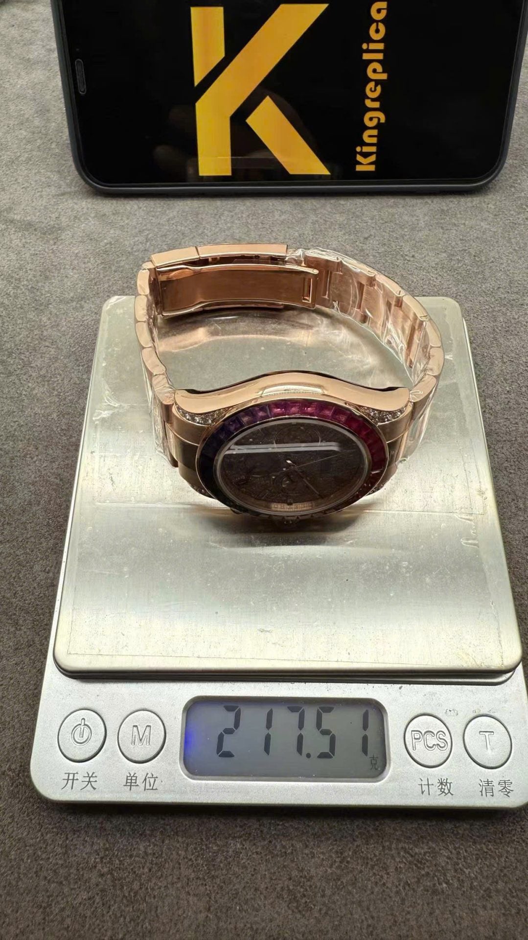 Rolex Daytona Rainbow Watch Crafted in Solid Gold with 40mm Natural Diamonds Clone
