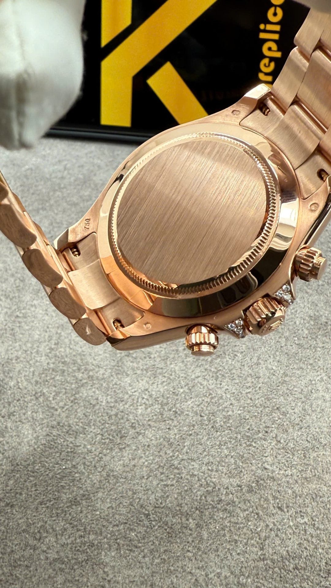 Rolex Daytona Rainbow Watch Crafted in Solid Gold with 40mm Natural Diamonds Clone