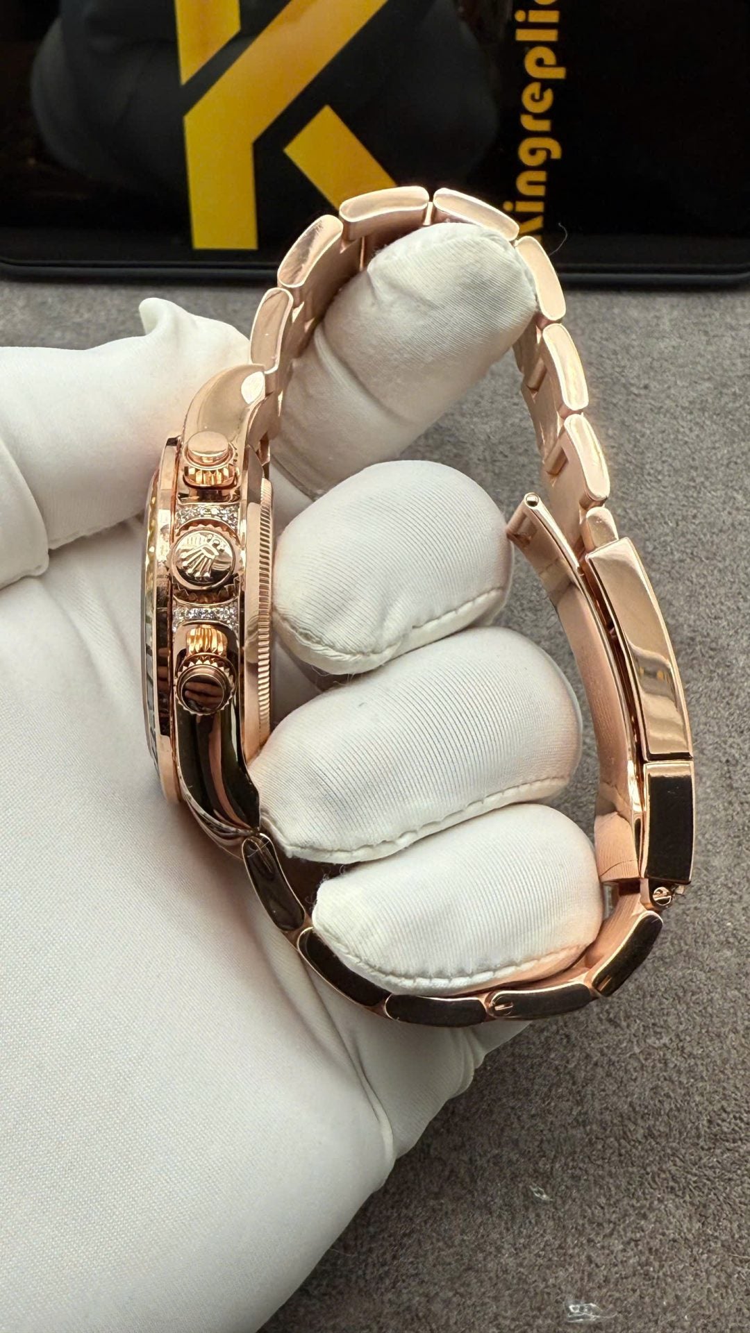 Rolex Daytona Rainbow Watch Crafted in Solid Gold with 40mm Natural Diamonds Clone