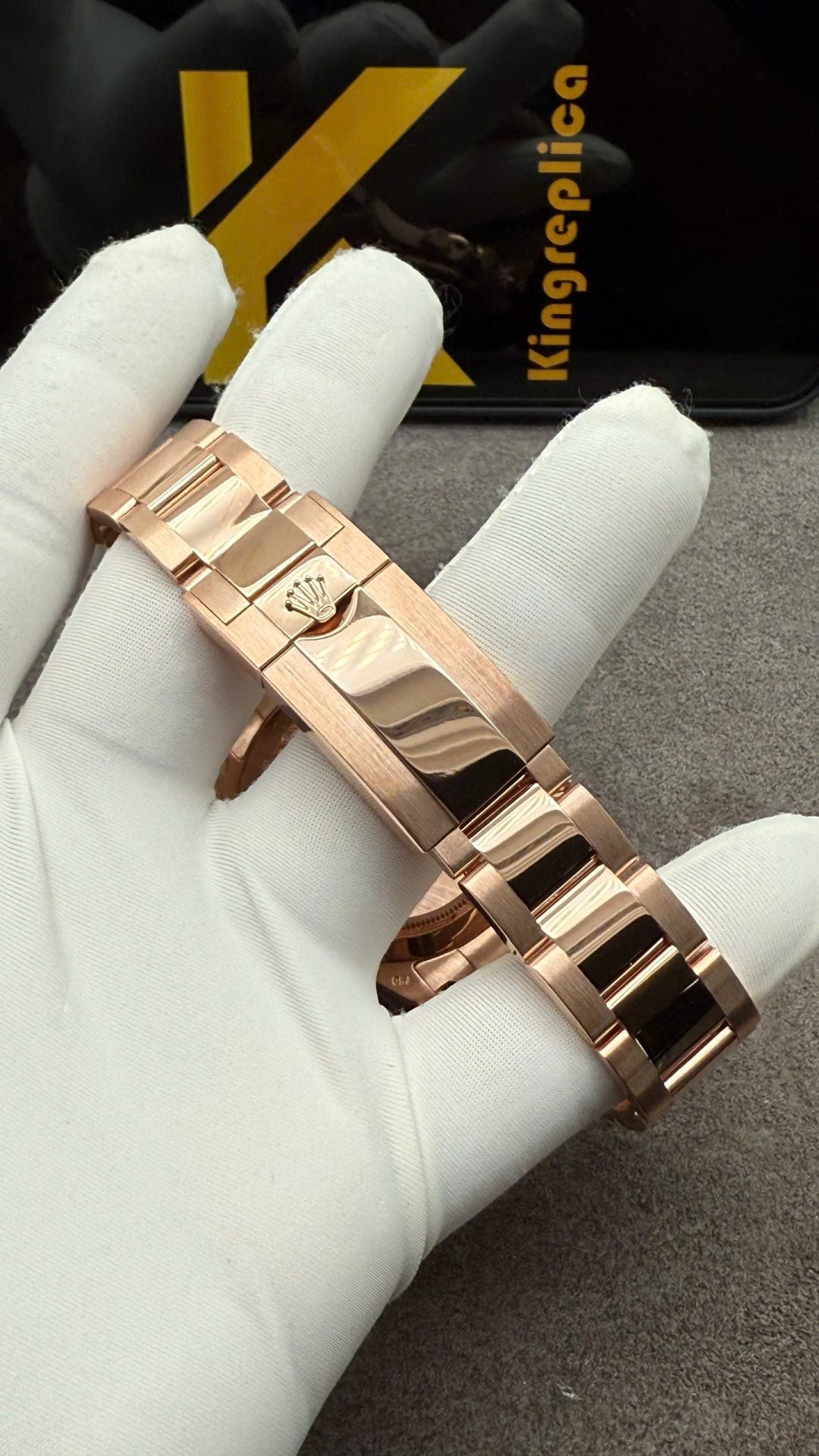 Rolex Daytona Rainbow Watch Crafted in Solid Gold with 40mm Natural Diamonds Clone