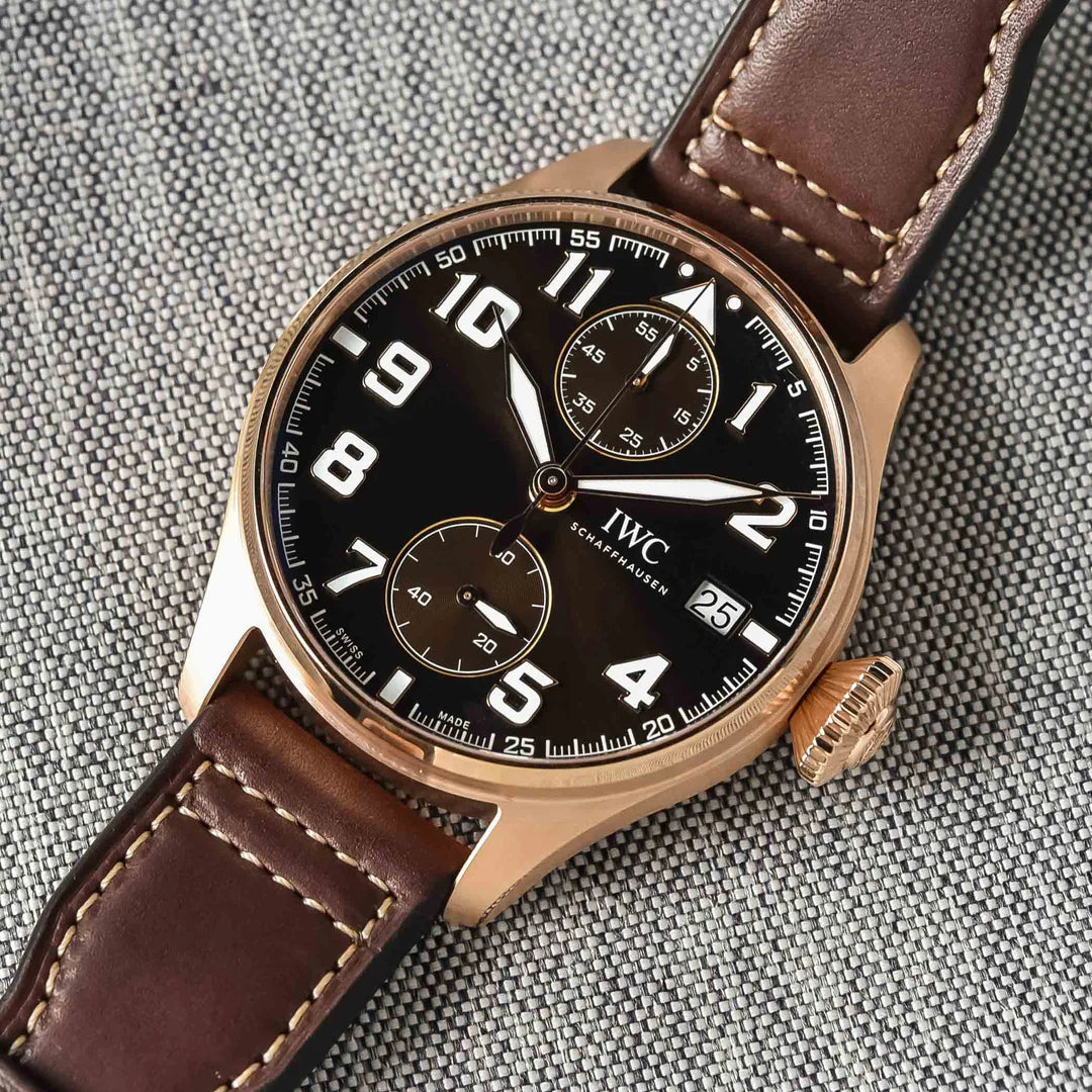 IWC Big Pilot’s Monopusher Saint Exupéry μπροστινή όψη καφέ καντράν