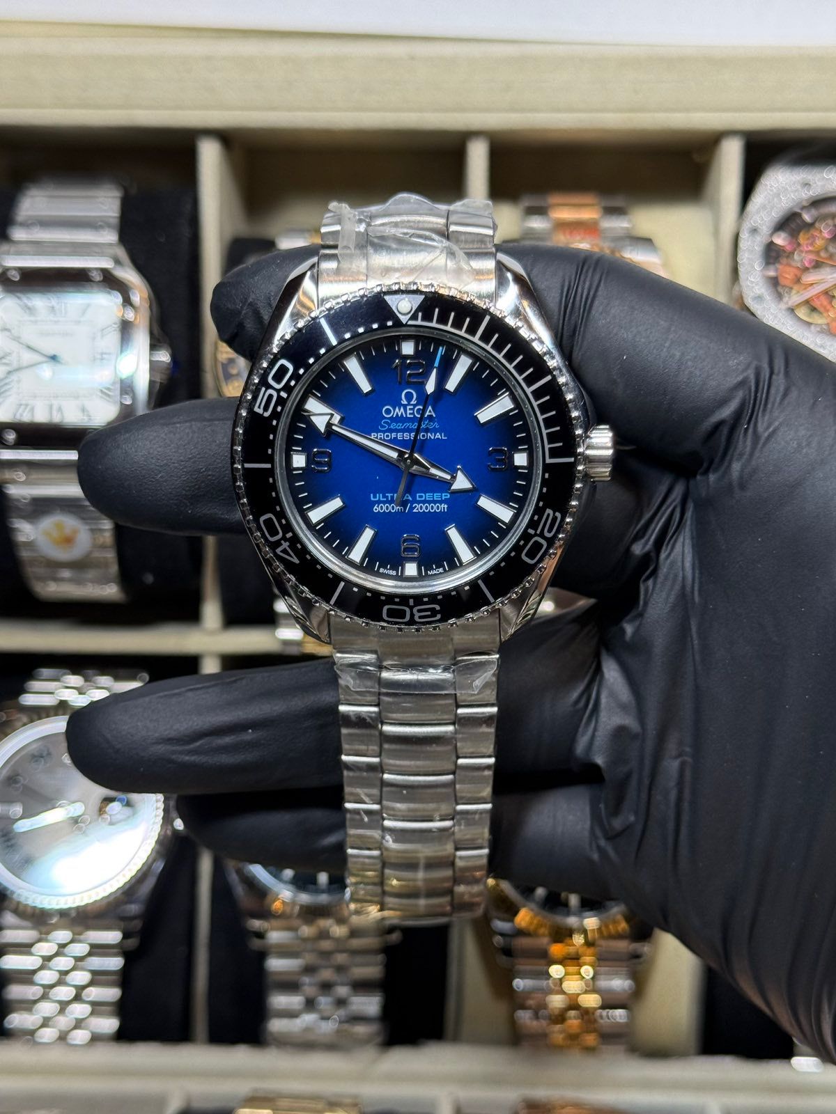 Omega Seamaster Planet Ocean Ultra Deep 45.5mm replica automatic watch case and dial detail – chronolab.gr