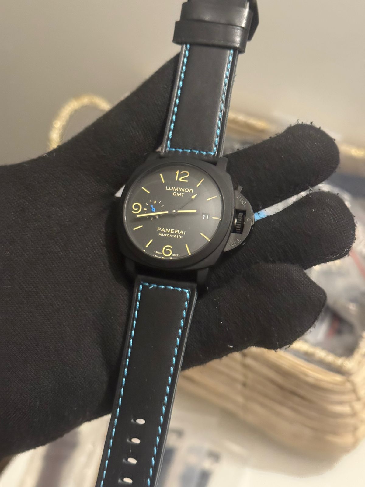 Panerai Luminor 1950 3 Days GMT Automatic 44mm φορεμένο στο χέρι