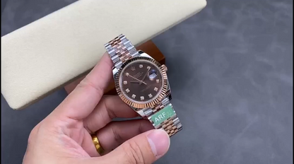 18k Everose gold fluted bezel on a Rolex Datejust 41mm 126331, showcasing the iconic Rolex two-tone aesthetic.