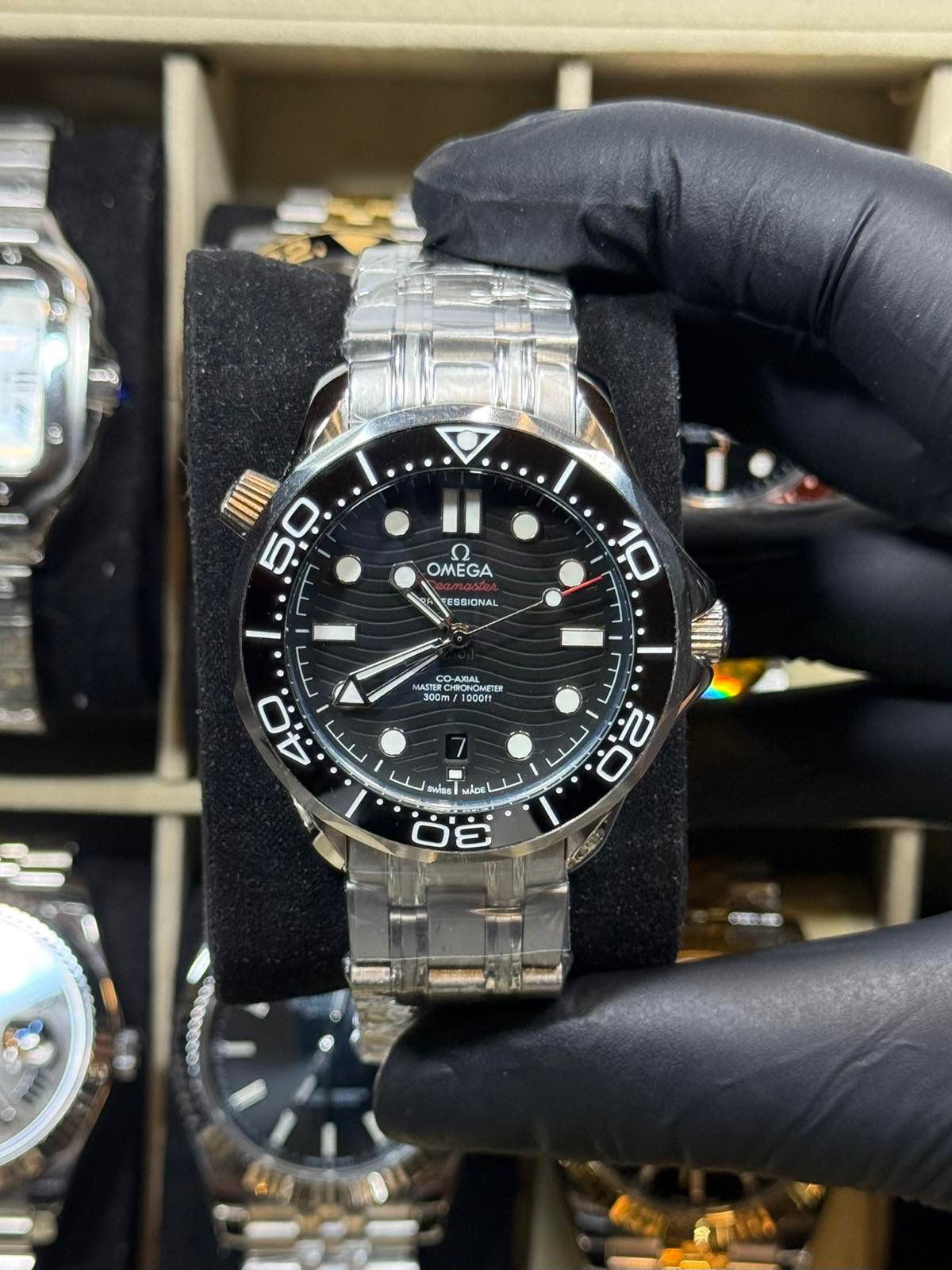 Omega Seamaster Diver 300M stainless steel bracelet side profile case detail – chronolab.gr