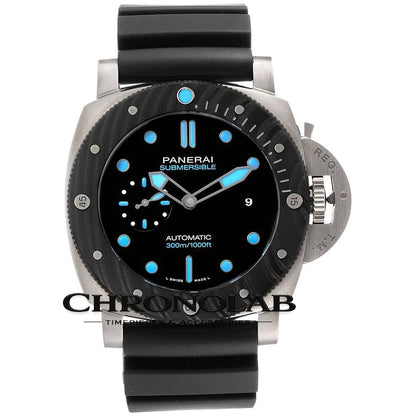 Λεπτομέρεια μαύρου καντράν Panerai Submersible 1860 BMG-TECH PAM007998