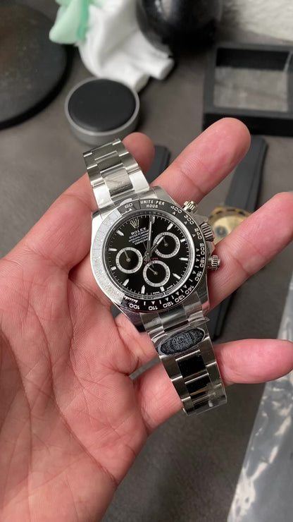 Premium replica Rolex Cosmograph Daytona 126500LN Black Dial Oyster bracelet wristshot demonstration Clean Factory