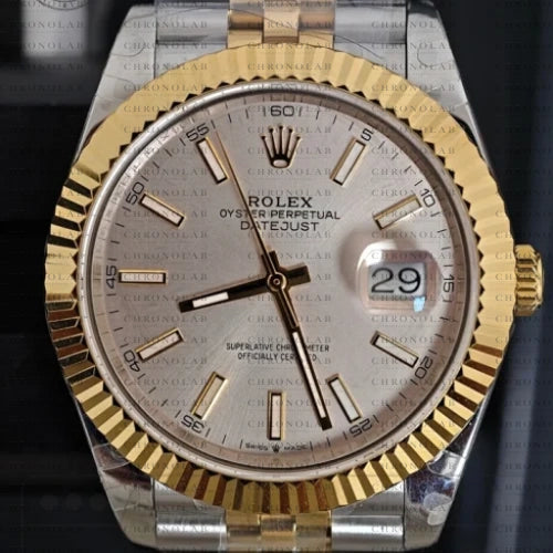 Χρυσή στεφάνη fluted bezel και ασημί καντράν Rolex Datejust Replica