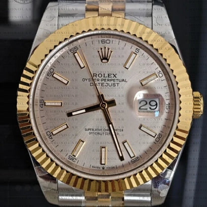 Χρυσή στεφάνη fluted bezel και ασημί καντράν Rolex Datejust Replica