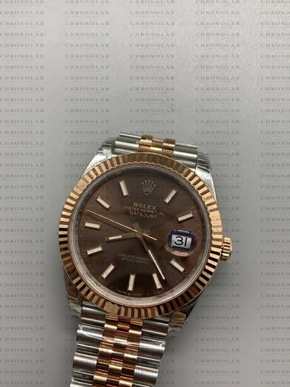 Χρυσή στεφάνη fluted bezel και ασημί καντράν Rolex Datejust Replica