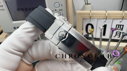 Monobloc black Cerachrom ceramic bezel with platinum-coated tachymetric scale engraving on Rolex Daytona 126519LN Clean Factory V3