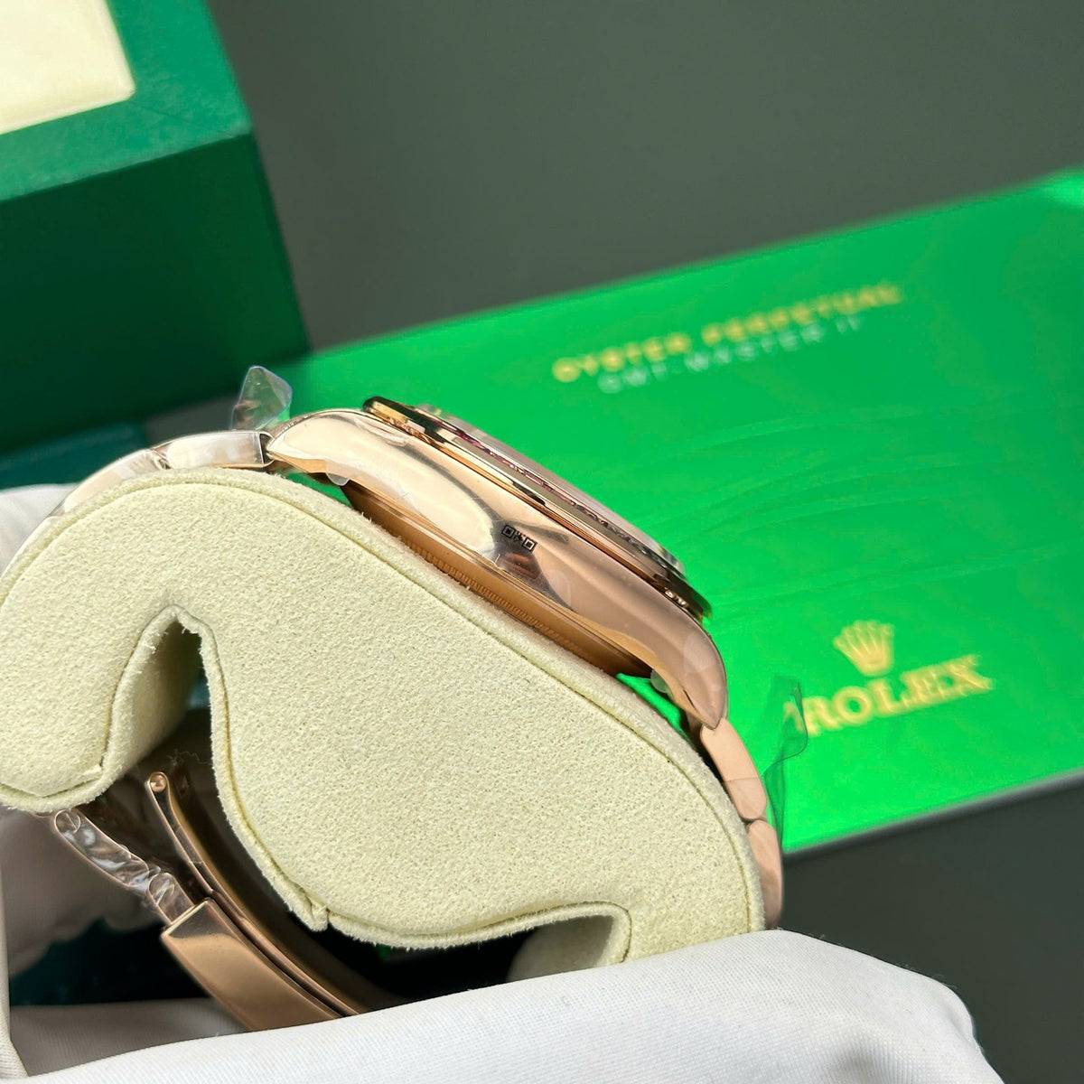 BT Factory Rolex Daytona Rainbow replica watch with official GIC certificate